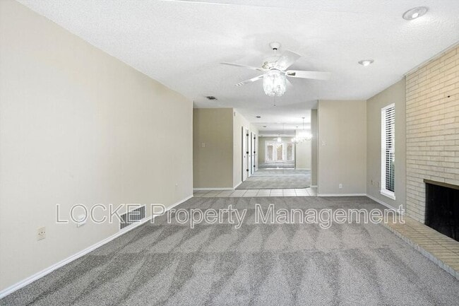 Photo - 4917 Ledgestone Dr