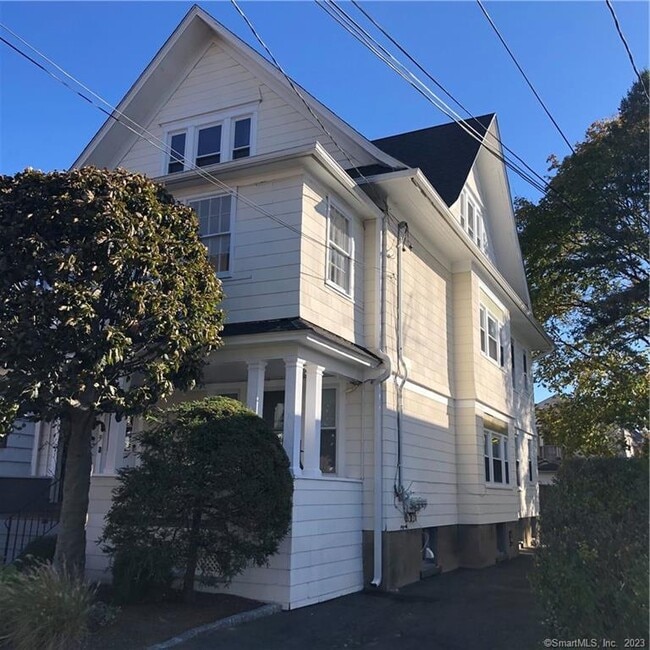 Building Photo - 33 Circular Ave Unit 3rd Floor