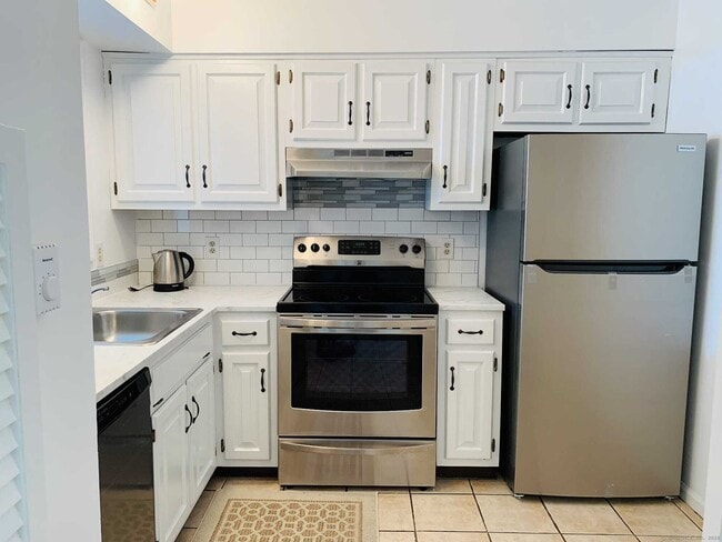 Photo - 55 Mill Plain Rd Condo Unit 33-17