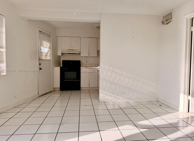 Photo - 1610 NW N River Dr Unit 303