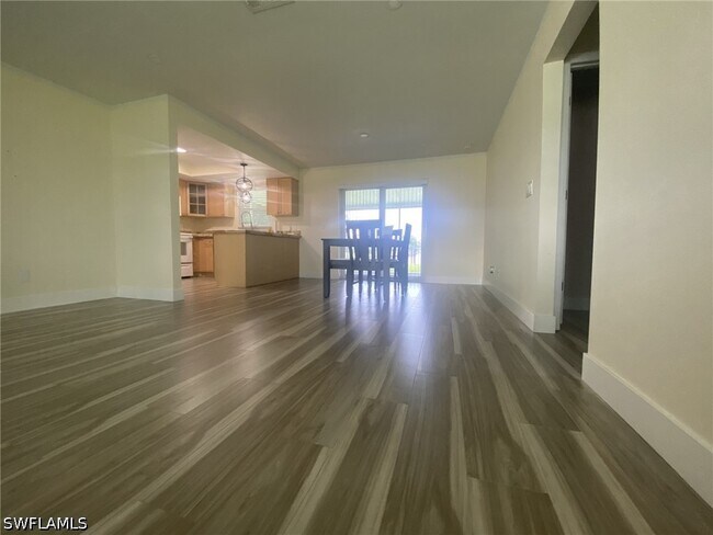 Photo - 525 SE 11th Ct