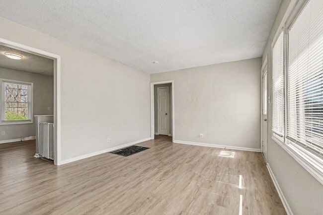 Photo - Charming Two Bedroom, One Bathroom Home Near Kansas City Zoo!