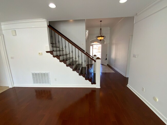 Photo - 123 Courts Ln