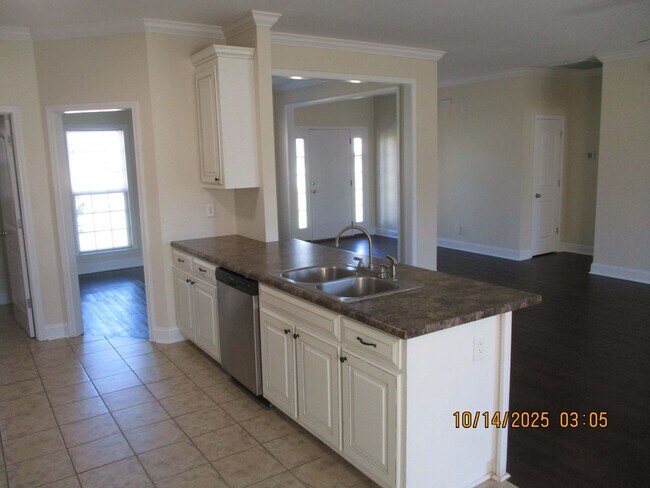 Photo - 634 Winifred Rd