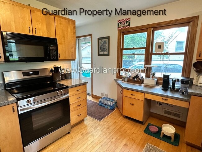 Photo - Minnetonka Single Family Home, Corner Lot, Dishwasher, W/D, 1 Car Garage