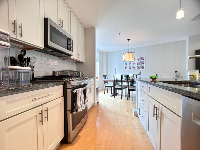 Photo - 1601 Beacon St Townhome