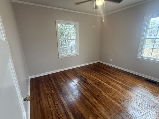 Photo - 605 Shannon Cir NE