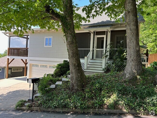 Building Photo - Central AVL - Custom Built, Made for Enter... Rental