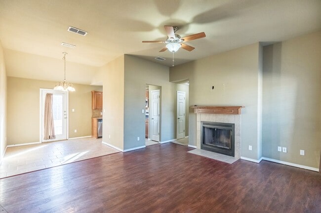 Photo - 3/2/2 READY TO RENT!