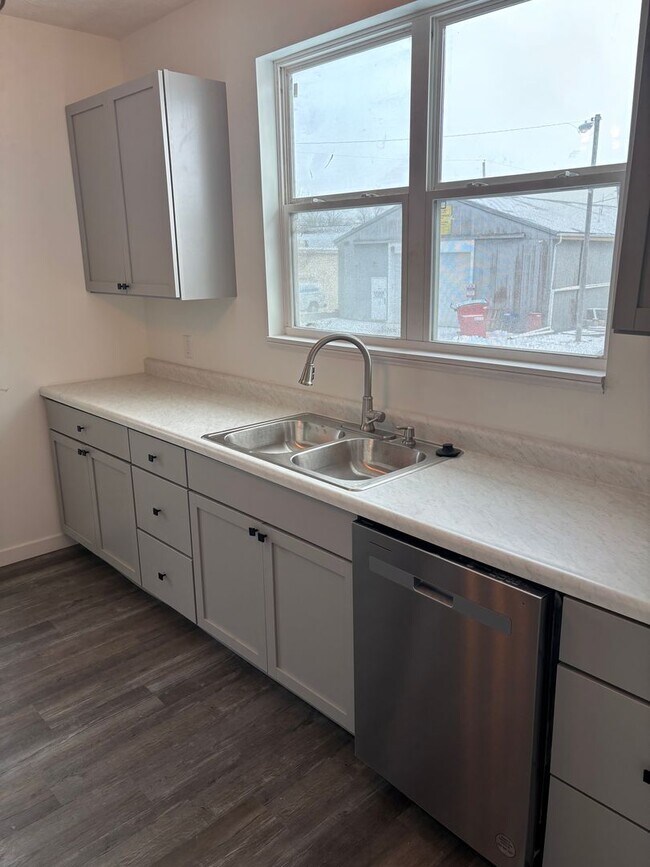 Photo - New Glory Unit 1214