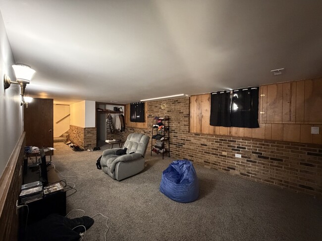 Photo - 227 W Locust St