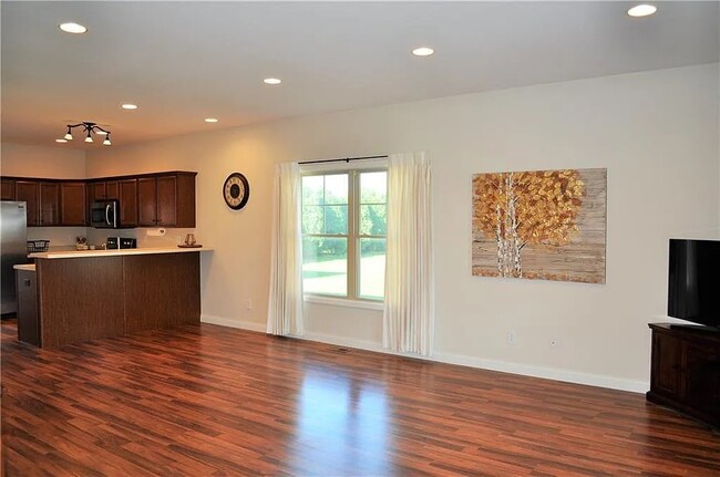 Photo - 1914 Buckthorn Dr
