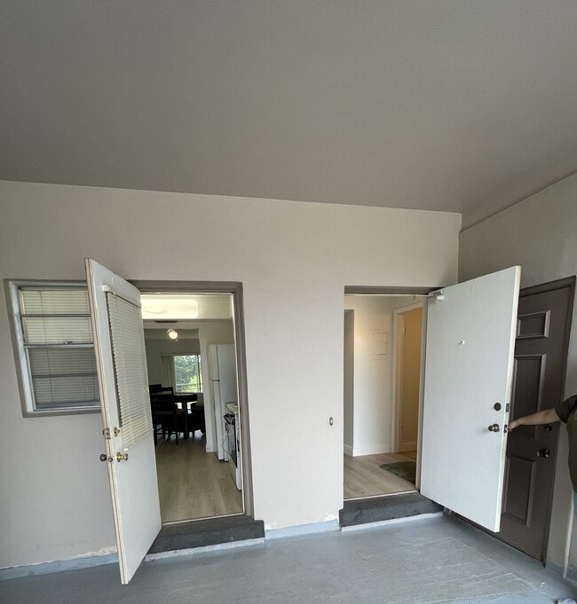 Building Photo - 2441 SW 82nd Ave Unit 204