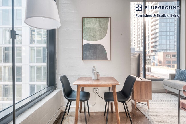 Photo - 676 N La Salle Dr Unit FL6-ID900