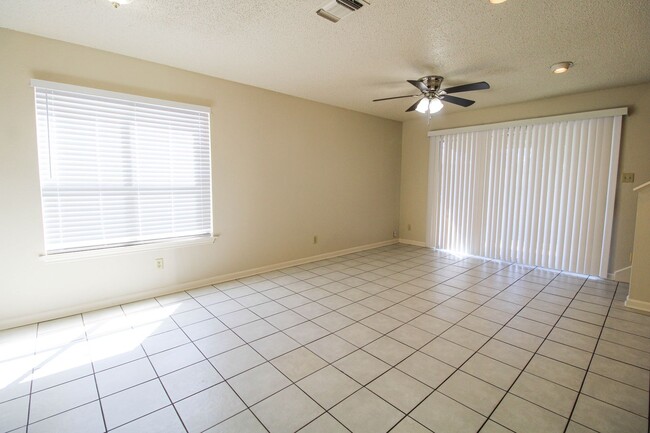 Photo - 949 Schertz Pkwy Unidad 949 Schertz Parkway-  5