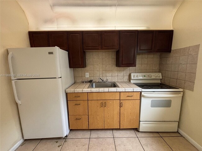 Photo - 7311 NW 37th St Unidad 1