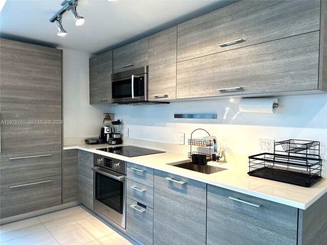 Photo - 650 NE 32nd St Unidad 2108