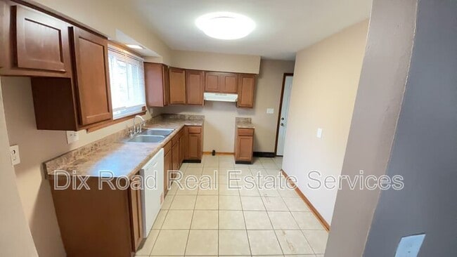 Photo - 677 Mark Ave