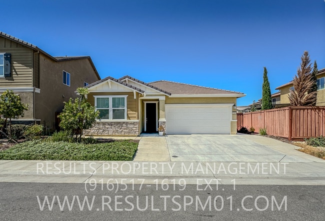 Building Photo - Beautiful Roseville 3 +Den Solar Home