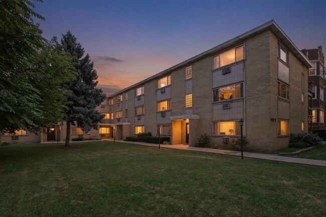Photo - 7019 N Ridge Blvd