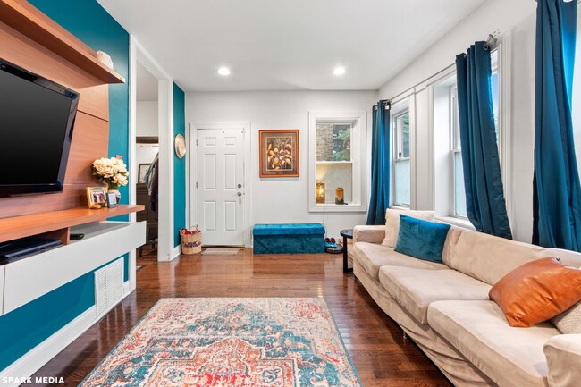 Photo - 1621 N McVicker Ave Unit 2