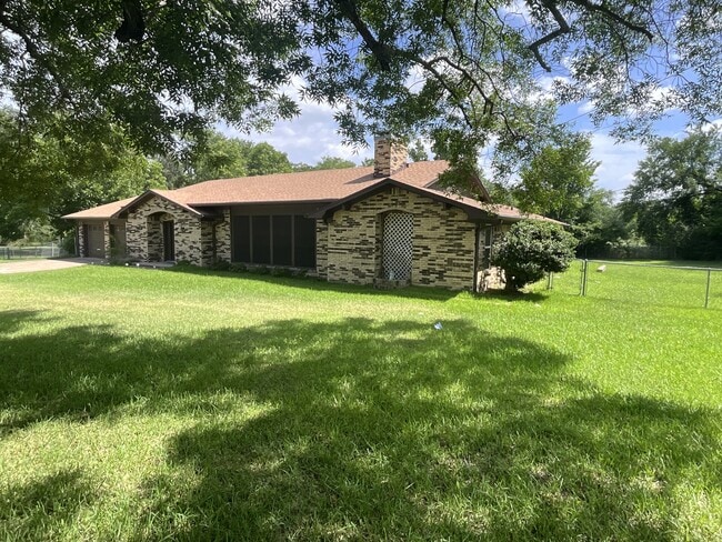 Photo - 530 Hilliard Dr