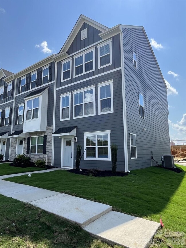 Building Photo - 5013 Griers Hl Dr