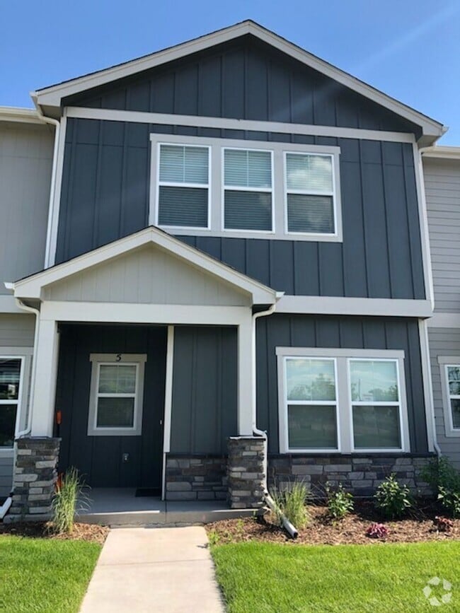 Building Photo - Beautiful 3 bed, 3 bath Townhome in West W...