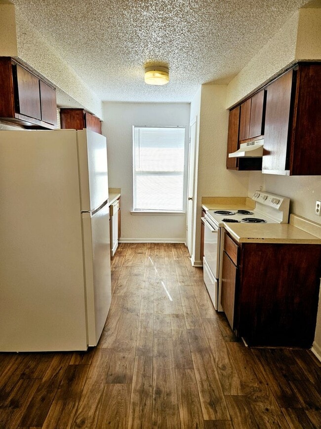 2001 Cedarhill Dr Unit 4