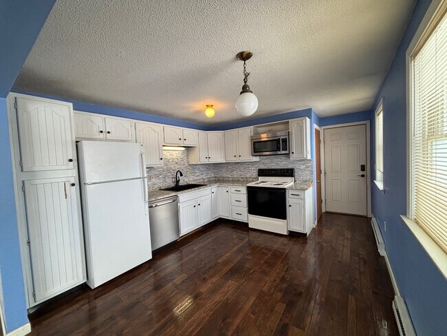 Photo - 2461 Essex St