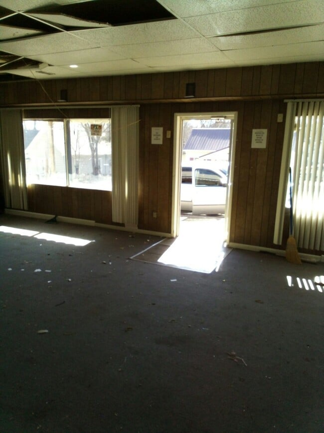 Photo - 313 Station St