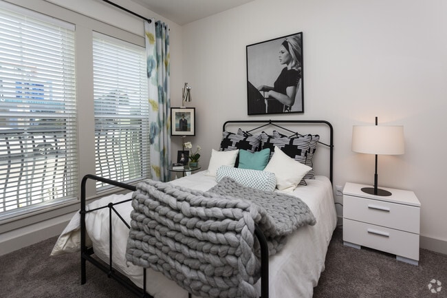 2BD, 2BA - 1306 SF