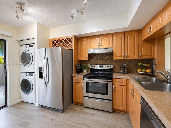 Photo - 9645 SW 152nd Ave