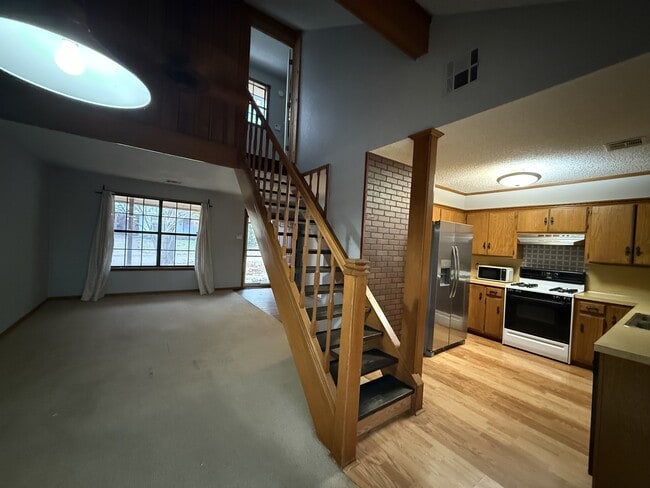 Photo - 2202 Crestwood Dr