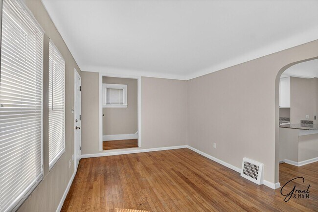 Photo - 13515 Montrose St