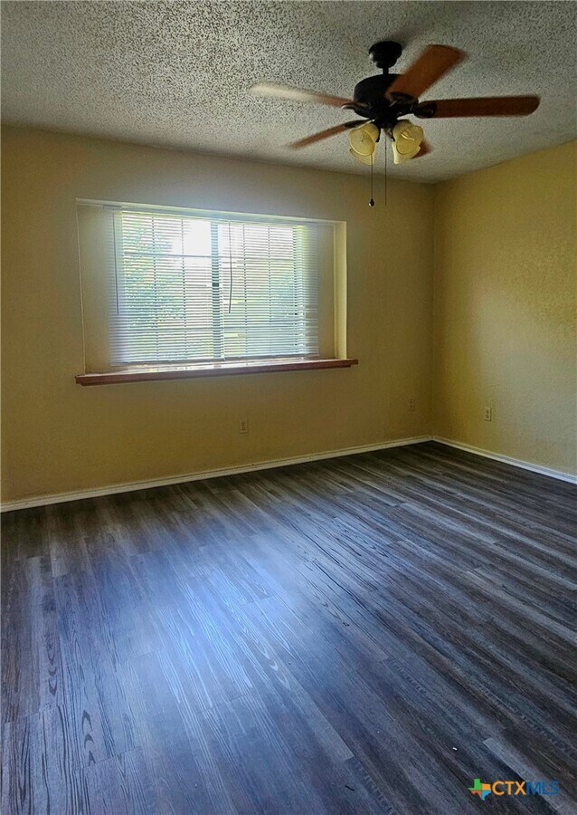 Photo - 307 Eichelberger Dr
