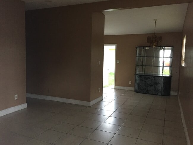 Photo - Nice 3-1 house next to SWAP SHOP