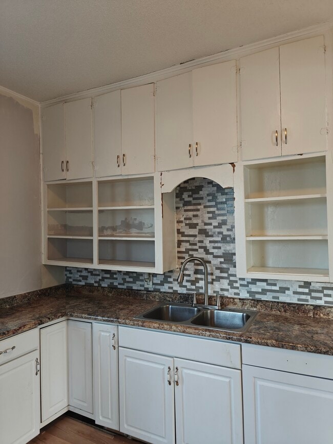 Building Photo - 218 E Rose St Unit APT 2