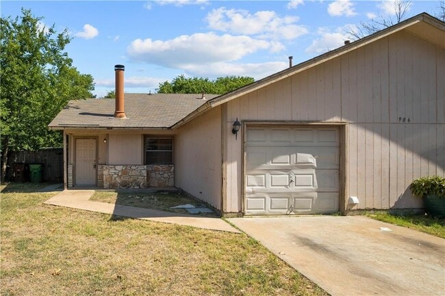Photo - 906 Country Aire Dr
