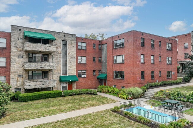 6236 5th Ave