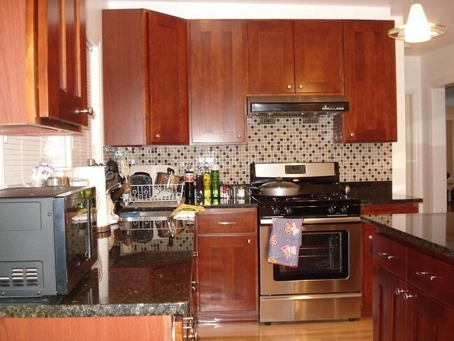 Building Photo - 8 Wheeler St Unit 3