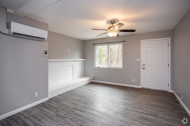 2BR, 1BA - 1,000SF - Living Room