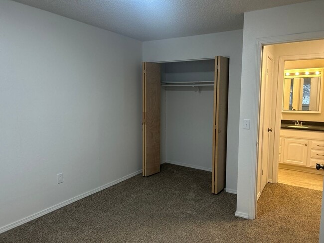 Photo - Woodridge 228 Unit 5 Unit Woodridge 228  5