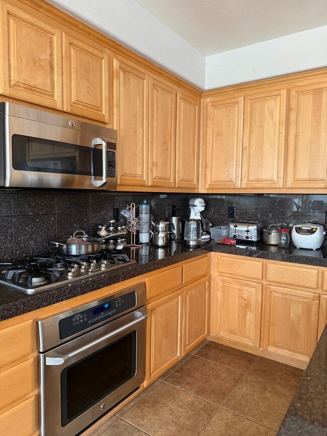 Photo - Gorgous 4 bedroom, 3 full bath home with pool