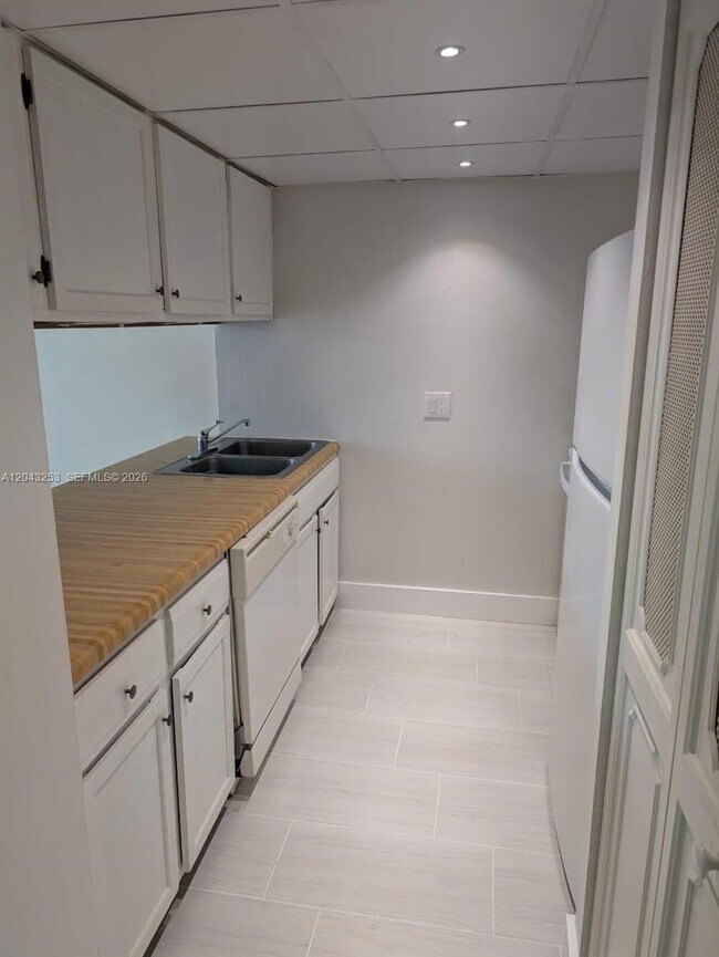 Photo - 3680 Inverrary Dr Unit 2M