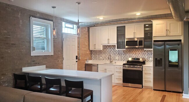 Photo - 617 E 67th St Unidad 2