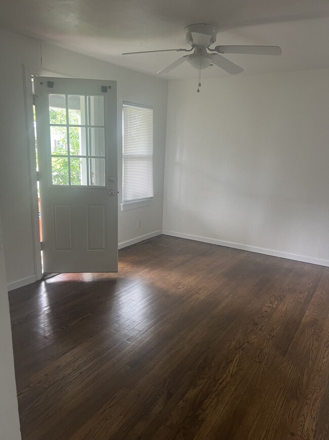 Photo - 214 W Rosa St