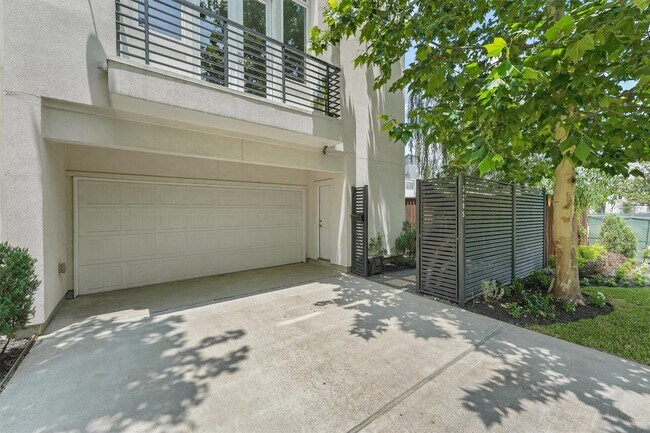 Photo - 3205 Baron St