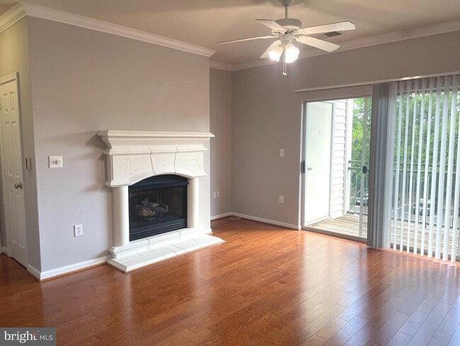 Building Photo - 12124 Garden Ridge Ln Unit 301