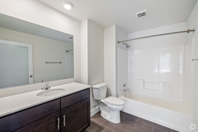 2BR, 2BA - 1,000SF - Primary Bathrom